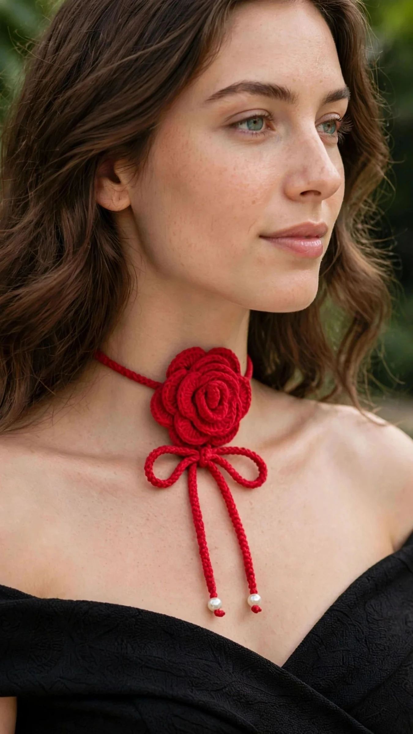 Collar gargantilla regulable con flor de crochet